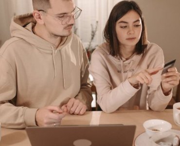 Masz prawo zmienić zdanie: zwroty zakupów online – ile masz czasu i jak zrobić to bez stresu