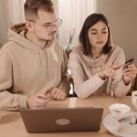 Masz prawo zmienić zdanie: zwroty zakupów online – ile masz czasu i jak zrobić to bez stresu