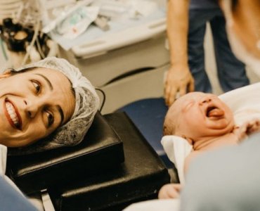 Oddychaj świadomie, rodź pewnie: sprawdzone techniki na spokojny poród naturalny