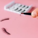 Kępki rzęs bez stresu: domowa aplikacja krok po kroku dla efektu WOW