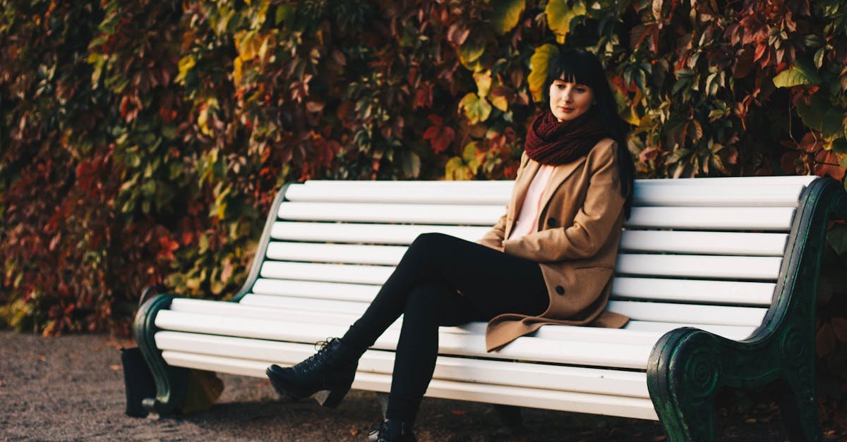 Szal + płaszcz: 9 eleganckich wiązań, które odmienią Twój look