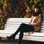 Szal + płaszcz: 9 eleganckich wiązań, które odmienią Twój look