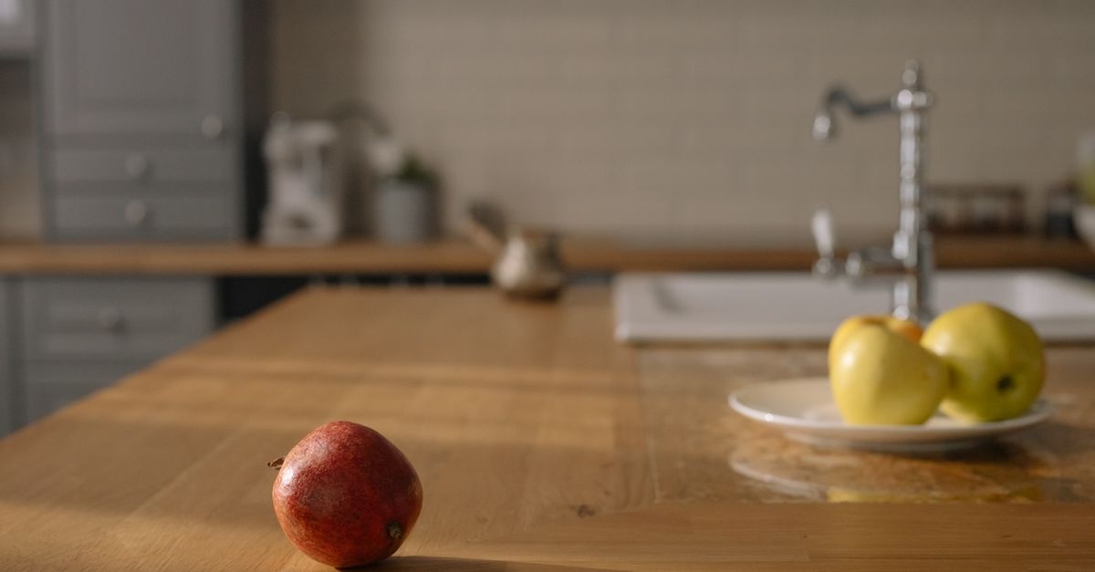 Kuchenny blat na lata: które materiały naprawdę wytrzymują próbę czasu?